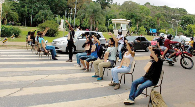 Greve dos estudantes não paralisa aulas na UFV