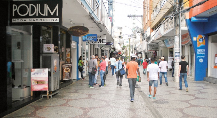 Retorno das mesas para as calçadas depende de solicitação dos comerciantes e aprovação da PMV