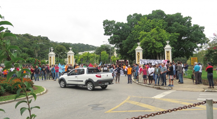 Greve geral tem concentração na UFV