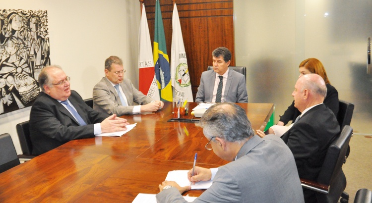 Promotores explicam a deputados atuação do MPE no caso Samarco