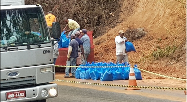 Trânsito lento na chegada a Viçosa pela Av. Castello Branco