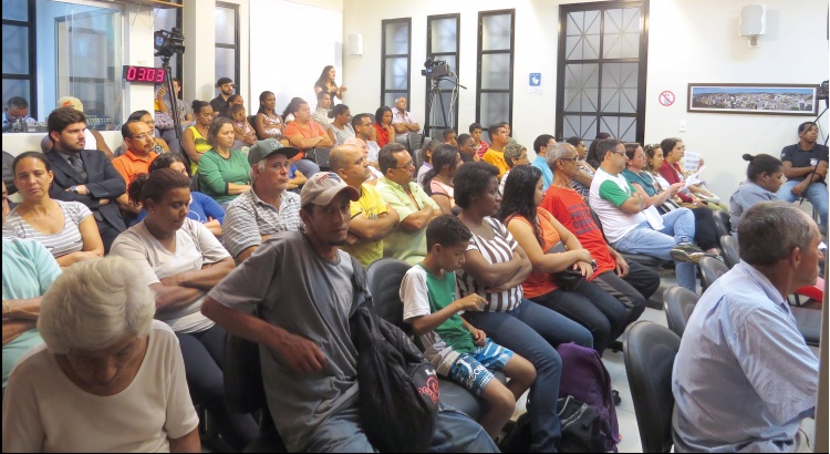 Moradores das Coelhas protestam na Câmara