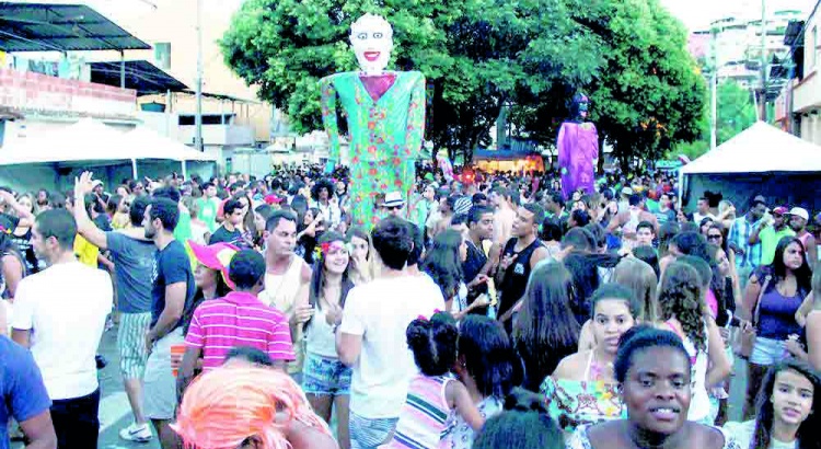 Carnaval antecipado no Espaço Aberto de Eventos da UFV