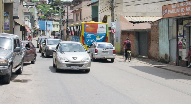 PMV mantém proibição de estacionamento na rua dos Passos