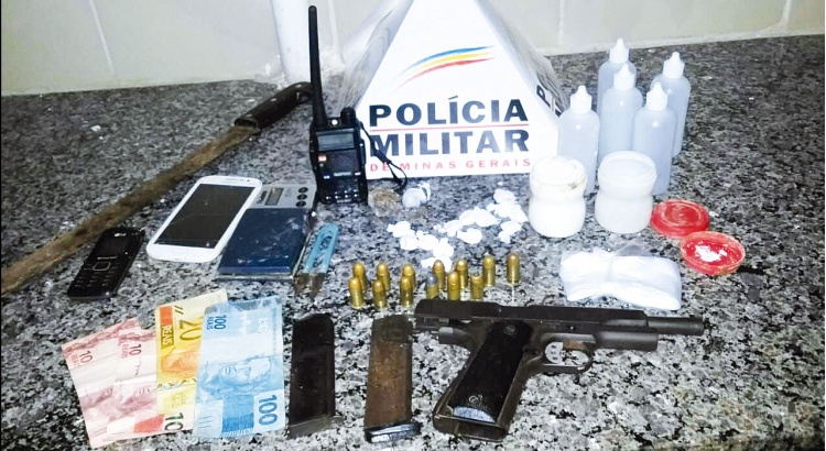 PM novamente apreende arma e drogas no bairro Estrelas