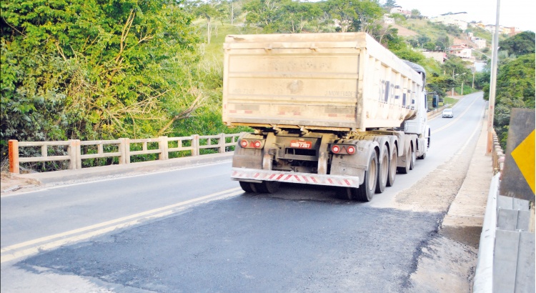 DEER/MG conclui reparo no viaduto de Silvestre