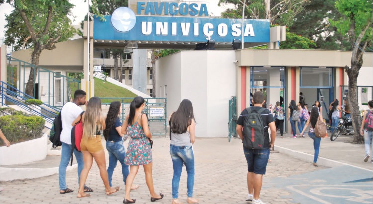 Finda a greve dos caminhoneiros, escolas retomam rotina em Viçosa