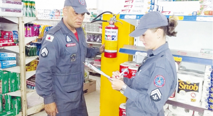 Bombeiros encontram irregularidades em 25 estabelecimentos de Viçosa