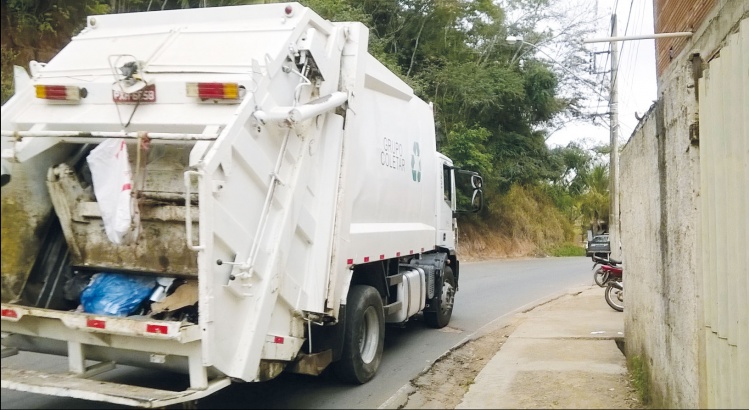 Saae firma novo contrato para locação de caminhões compactadores de lixo