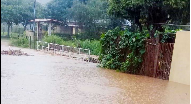 Período de chuvas começa e gera prejuízos em Viçosa