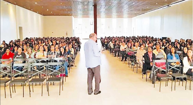 Metodologia é apresentada a educadores da Rede Municipal de Ensino