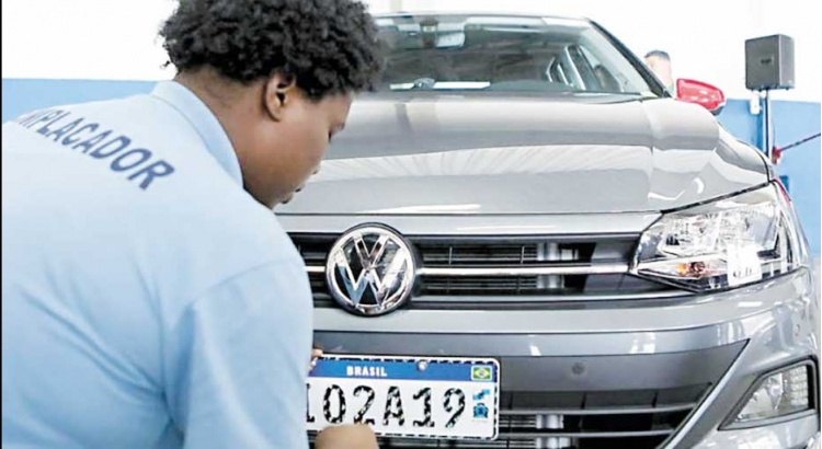 Placas padrão Mercosul começam a valer na segunda em Minas e devem custar ainda mais caro