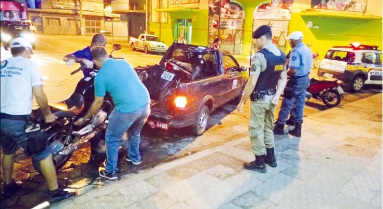 Fiscalização libera carga e descarga na Praça do Rosário