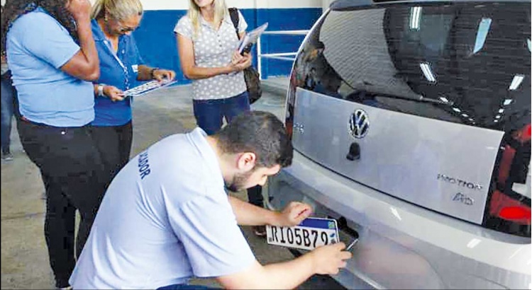 Suspensa em MG, implantação das placas do Mercosul é adiada novamente no Brasil