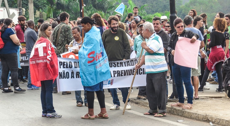 Apesar dos protestos, serviços públicos essenciais continuam funcionando