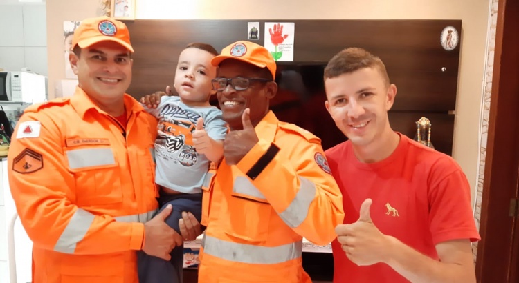 Bombeiros reanimam criança de 3 anos, que estava engasgada