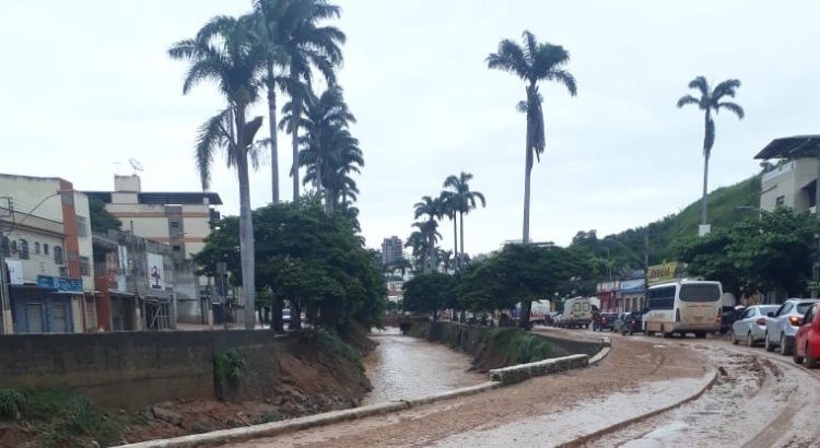 Chuva desta quarta-feira em Ubá, causa a pior enchente já registrada na cidade