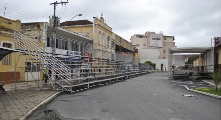 Estrutura do Carnaval gera elogios e críticas em Viçosa