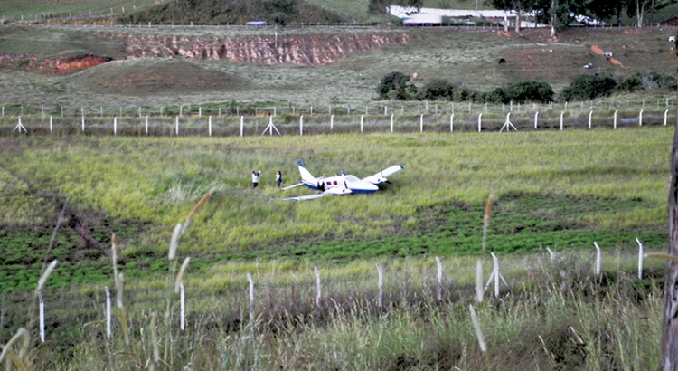 Avião sai da pista no aeroporto de Viçosa