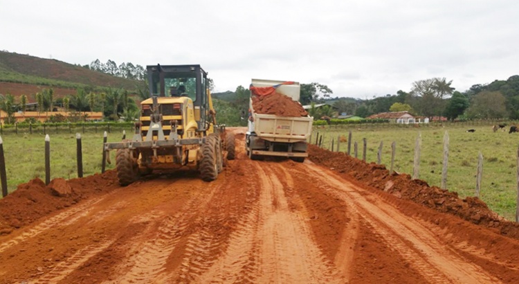 Estrada do Cascalho em fase final de reforma